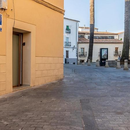Apartamentos El Patio Plaza Santa Clara Caces المظهر الخارجي الصورة