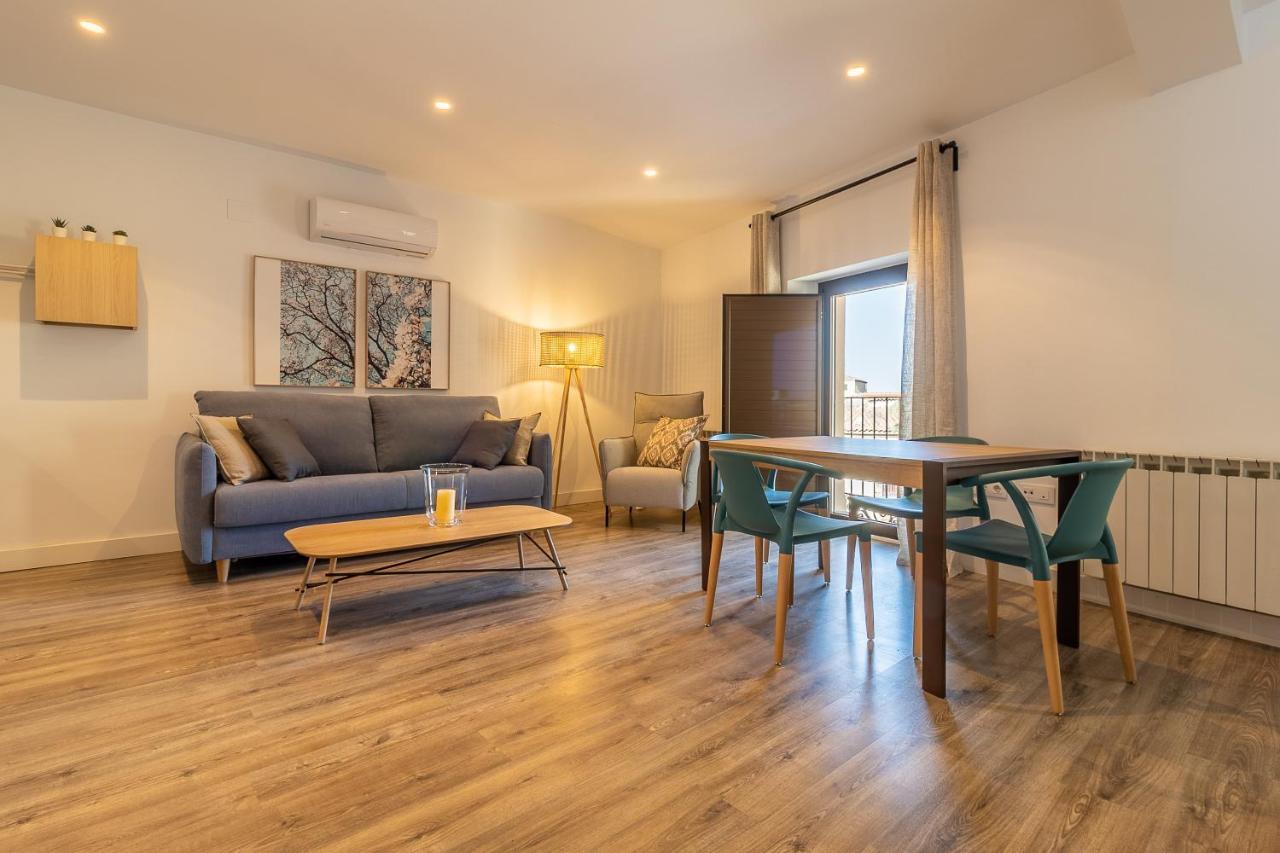 Apartamentos El Patio Plaza Santa Clara Caces المظهر الخارجي الصورة