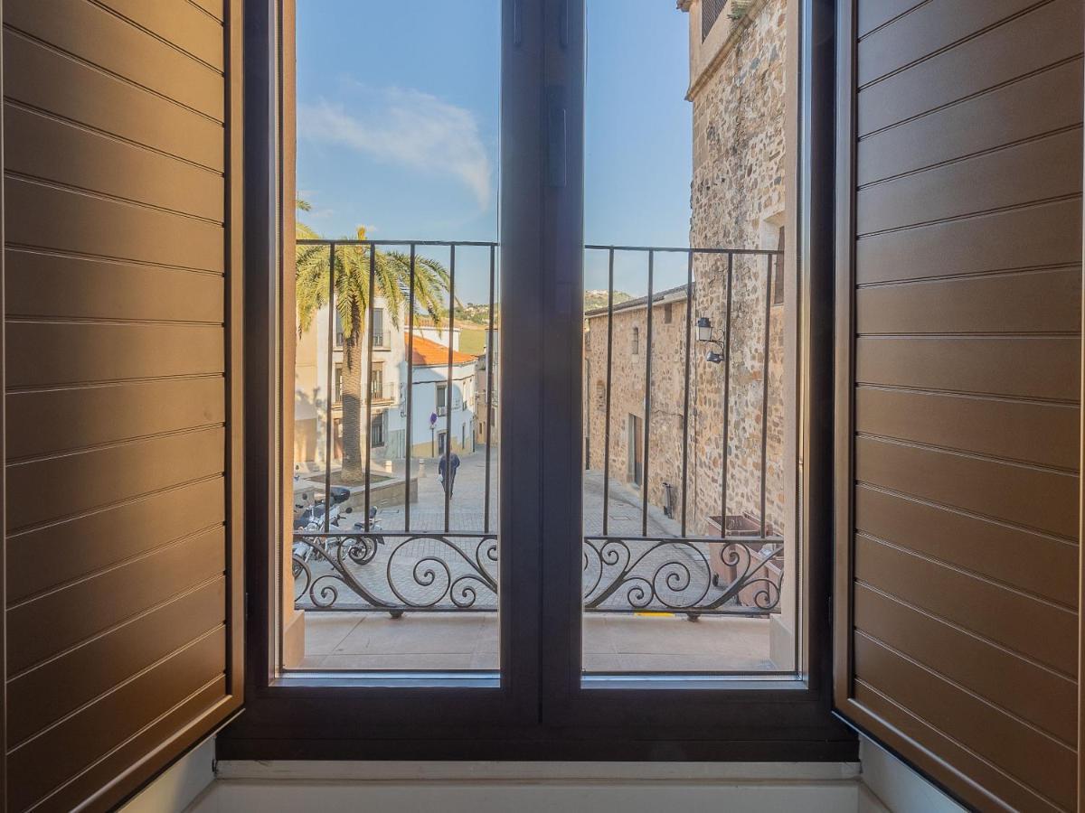 Apartamentos El Patio Plaza Santa Clara Caces المظهر الخارجي الصورة