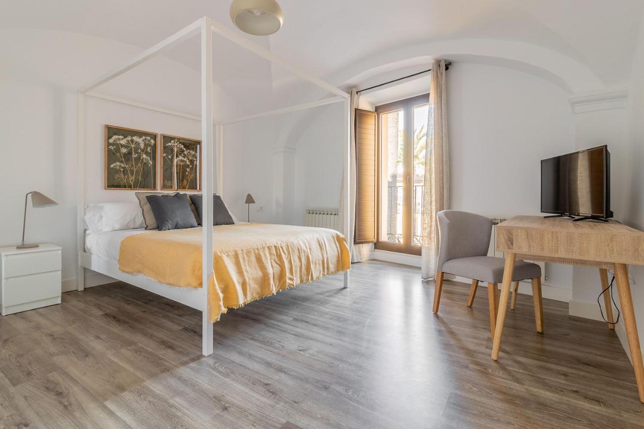 Apartamentos El Patio Plaza Santa Clara Caces المظهر الخارجي الصورة