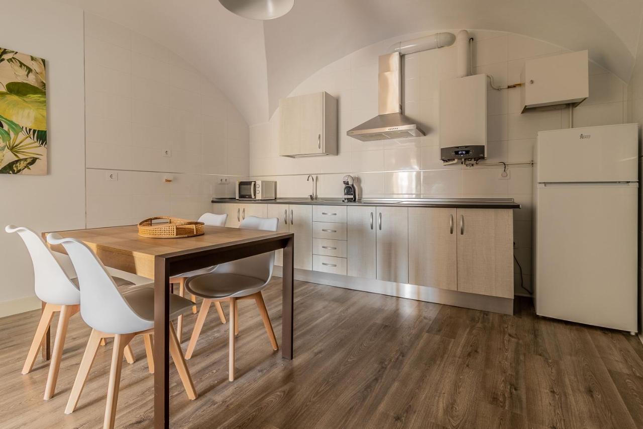 Apartamentos El Patio Plaza Santa Clara Caces المظهر الخارجي الصورة