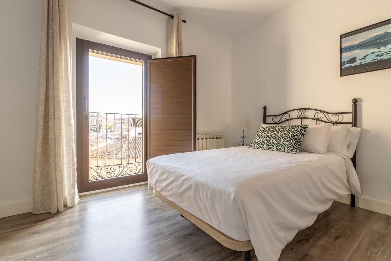 Apartamentos El Patio Plaza Santa Clara Caces المظهر الخارجي الصورة