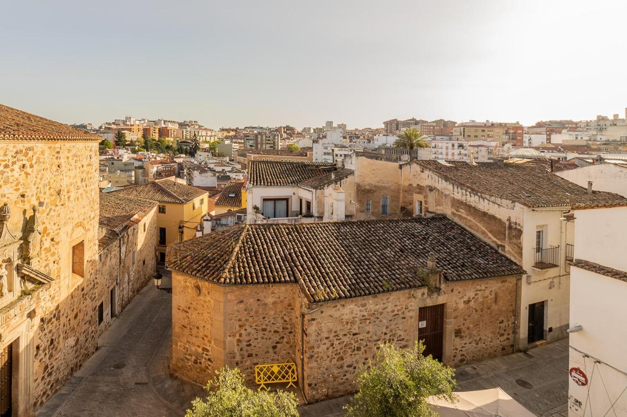 Apartamentos El Patio Plaza Santa Clara Caces المظهر الخارجي الصورة
