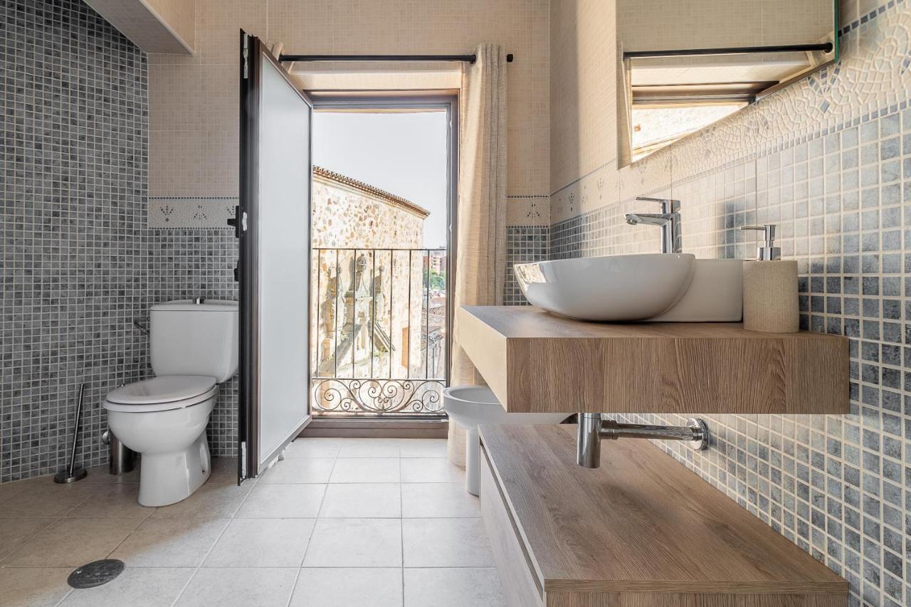 Apartamentos El Patio Plaza Santa Clara Caces المظهر الخارجي الصورة